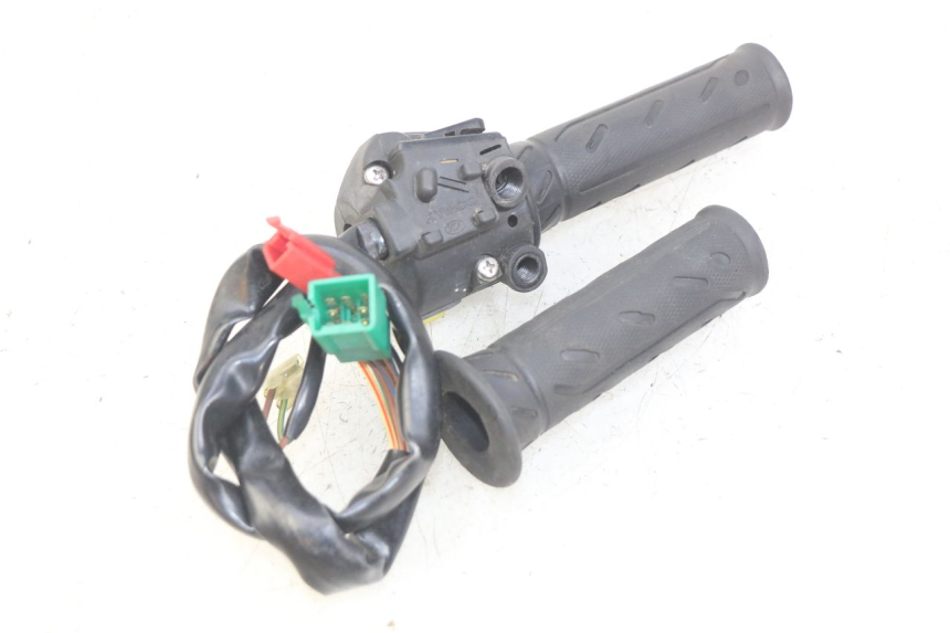 photo de MANUBRIO DESTRO KYMCO DOWNTOWN ABS 125 (2015 - 2017) - Dettaglio del componente