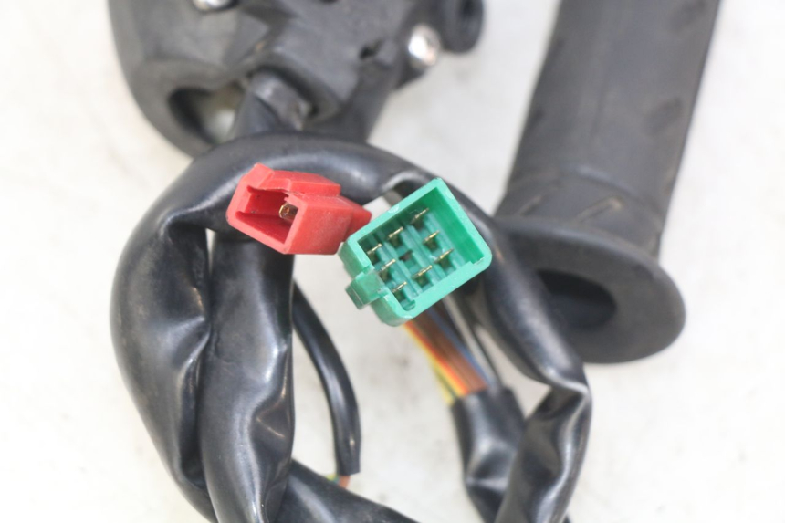 photo de MANUBRIO DESTRO KYMCO DOWNTOWN ABS 125 (2015 - 2017) - Zoom sullo stato d'uso