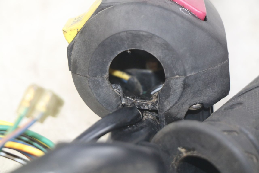 photo de MANUBRIO DESTRO KYMCO DOWNTOWN ABS 125 (2015 - 2017) - Primo piano tecnico