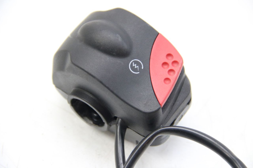 photo de MANUBRIO DESTRO PEUGEOT E-VIVACITY 1 (2012 - 2018) - Zoom sullo stato d'uso