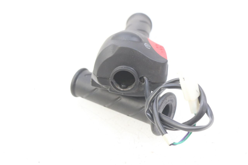 photo de MANUBRIO DESTRO PEUGEOT E-VIVACITY 1 (2012 - 2018) - Dettaglio del componente