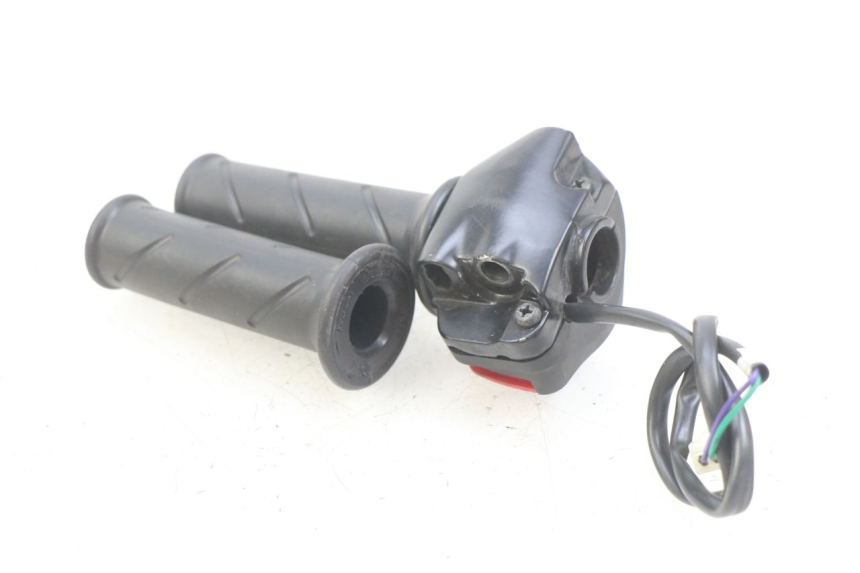 photo de MANUBRIO DESTRO PEUGEOT E-VIVACITY 1 (2012 - 2018) - Zoom sullo stato d'uso