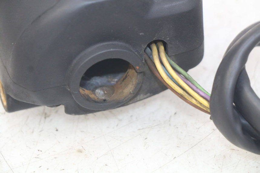 photo de MANUBRIO DESTRO PEUGEOT ELYSEO 125 (1999 - 2004) - Altra angolazione