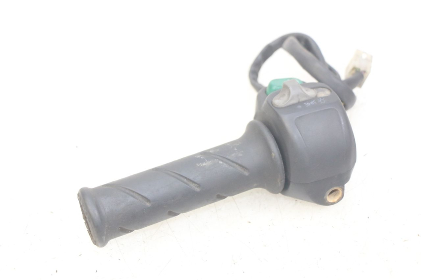 photo de MANUBRIO DESTRO PEUGEOT ELYSEO 125 (1999 - 2004) - Primo piano tecnico