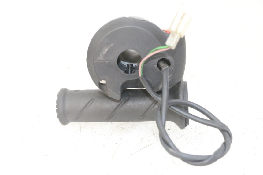 photo de COMMUTATORE DESTRO PEUGEOT ELYSTAR 125 (2002 - 2007) - Zoom sullo stato d'uso