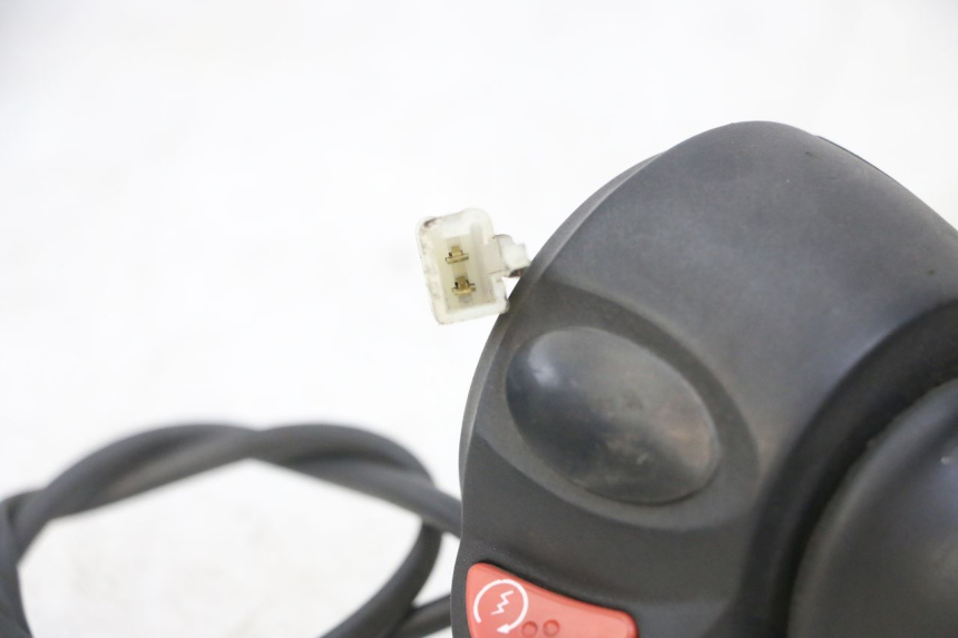 photo de COMMUTATORE DESTRO PEUGEOT ELYSTAR 125 (2002 - 2007) - Dettagli dei punti di fissaggio