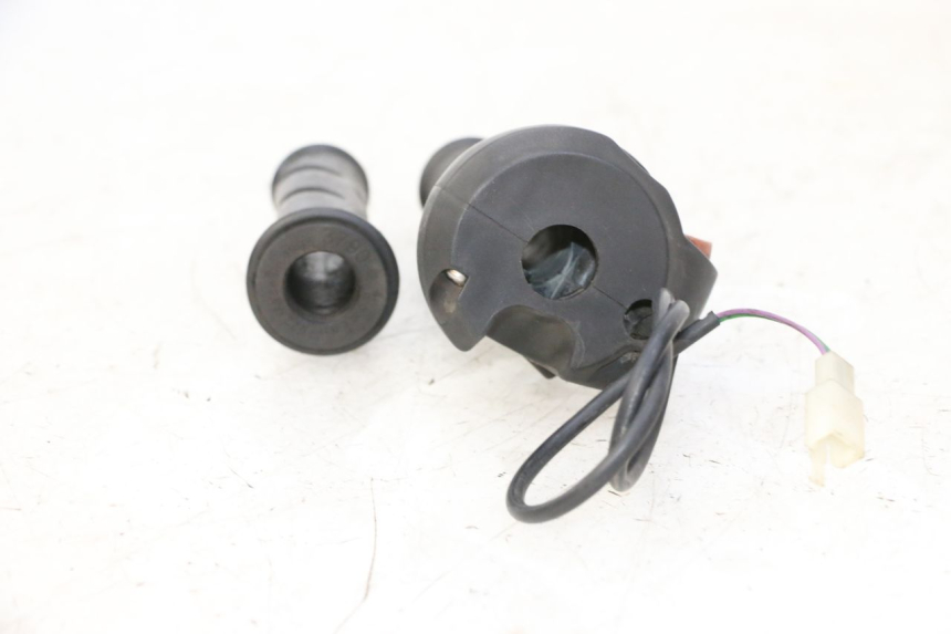 photo de COMANDO DESTRO PEUGEOT ELYSTAR 50 (2002 - 2014) - Altra angolazione