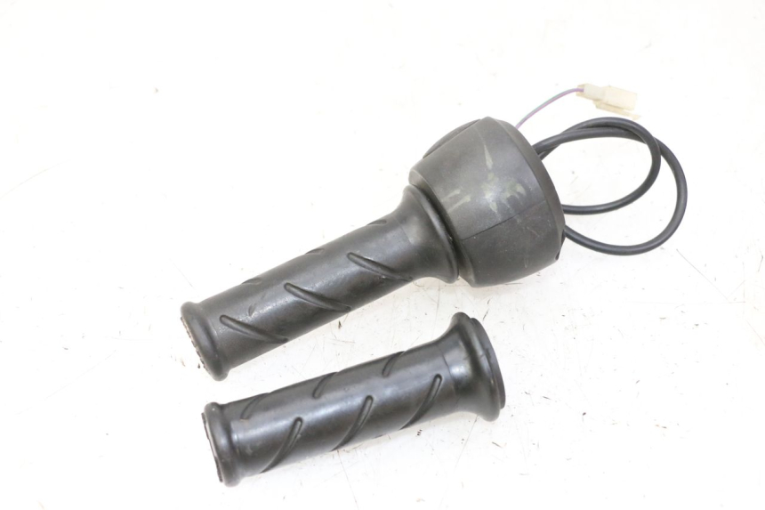 photo de COMANDO DESTRO PEUGEOT ELYSTAR 50 (2002 - 2014) - Primo piano tecnico