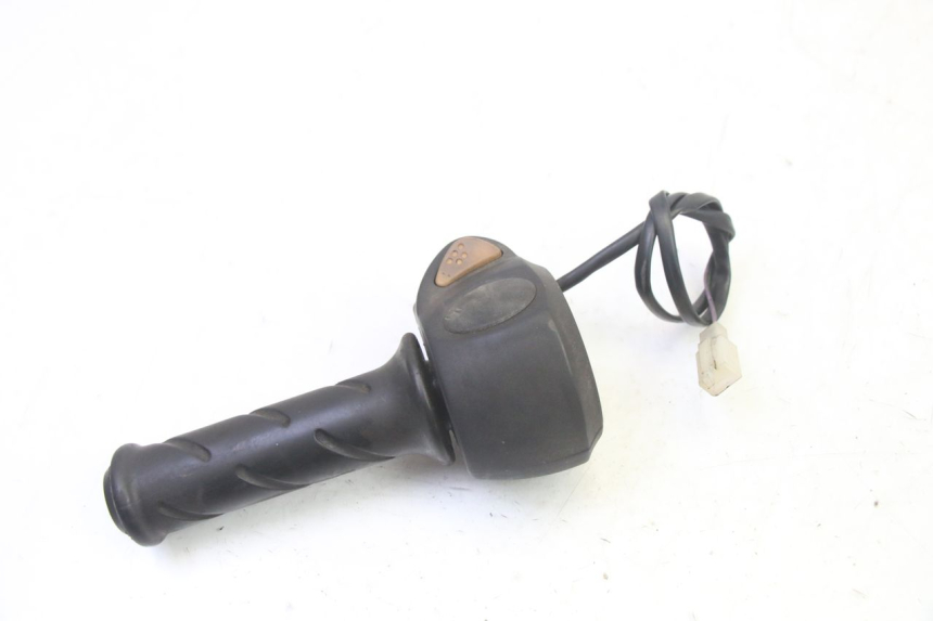 photo de COMANDO DESTRO PEUGEOT ELYSTAR 50 (2002 - 2014) - Zoom sullo stato d'uso