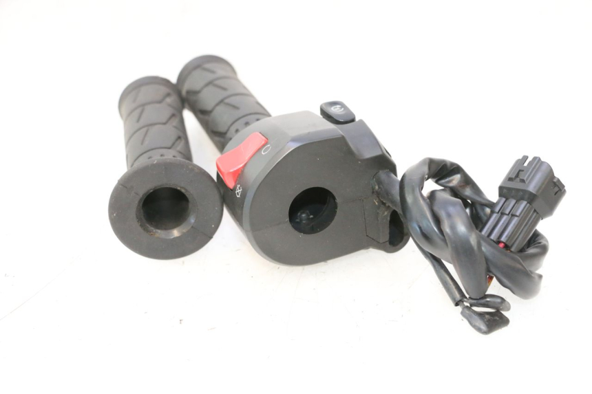 photo de COMMUTATORE DESTRO KAWASAKI ER-6 ER6 N 650 (2005 - 2009) - Altra angolazione