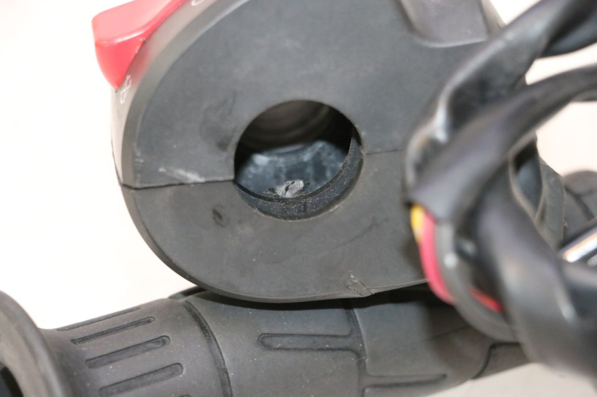 photo de COMMUTATORE DESTRO KAWASAKI ER-6 ER6 N 650 (2005 - 2009) - Altra angolazione