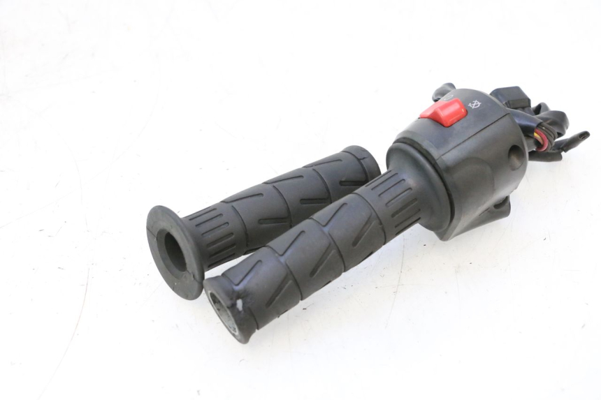 photo de COMMUTATORE DESTRO KAWASAKI ER-6 ER6 N 650 (2005 - 2009) - Primo piano tecnico