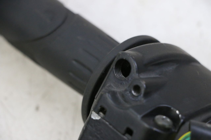 photo de MANUBRIO DESTRO JM MOTORS EVOLIS 4T 50 (2018 - 2022) - Zoom sullo stato d'uso