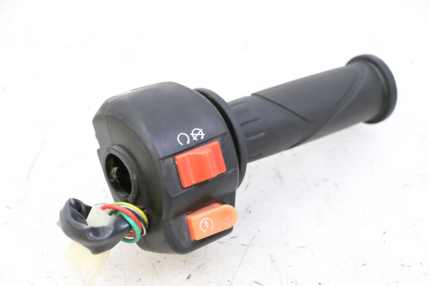 photo de MANUBRIO DESTRO JM MOTORS EVOLIS 4T 50 (2018 - 2022) - Stato della superficie e materiale