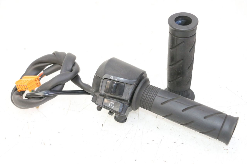 photo de MANUBRIO DESTRO HONDA FES S-WING SWING ABS 125 (2007 - 2015) - Vista principale