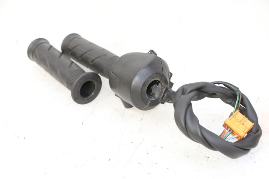 photo de MANUBRIO DESTRO HONDA FES S-WING SWING ABS 125 (2007 - 2015) - Vista d'insieme del prodotto