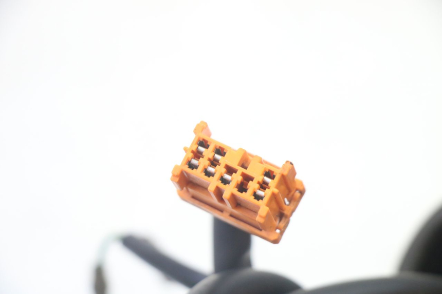 photo de MANUBRIO DESTRO HONDA FES S-WING SWING ABS 125 (2007 - 2015) - Stato della superficie e materiale