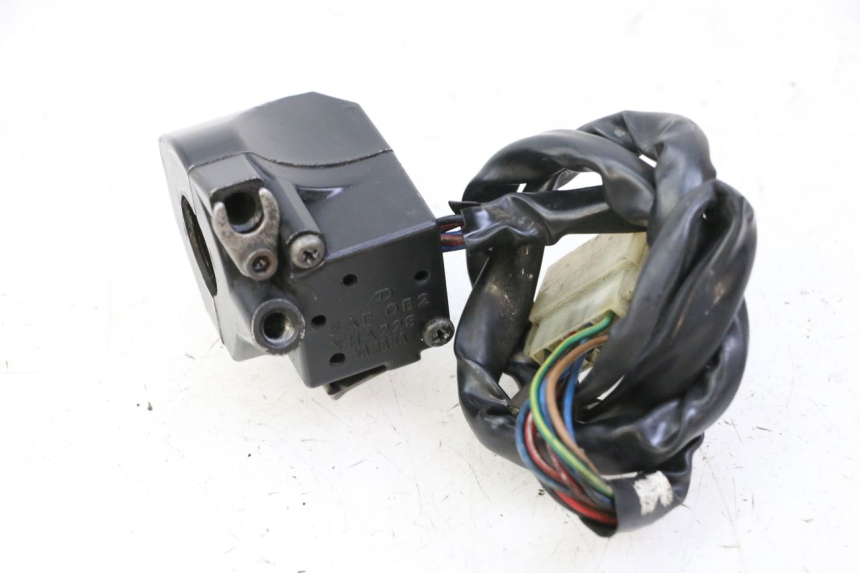 photo de COMMUTATORE DESTRO YAMAHA FJ 36Y 1100 (1984 - 1985) - Primo piano tecnico