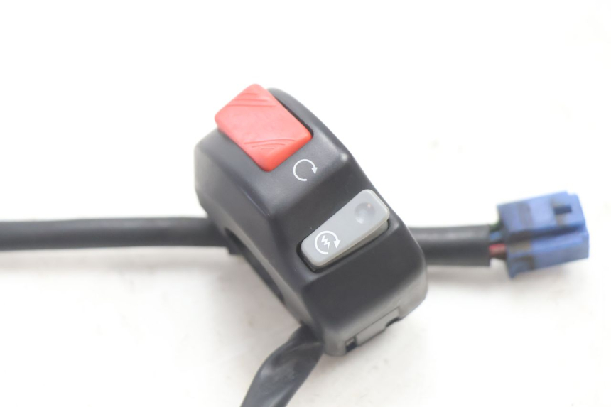 photo de COMMUTATORE DESTRO YAMAHA FJR 1300 (2001 - 2005) - Dettaglio del componente