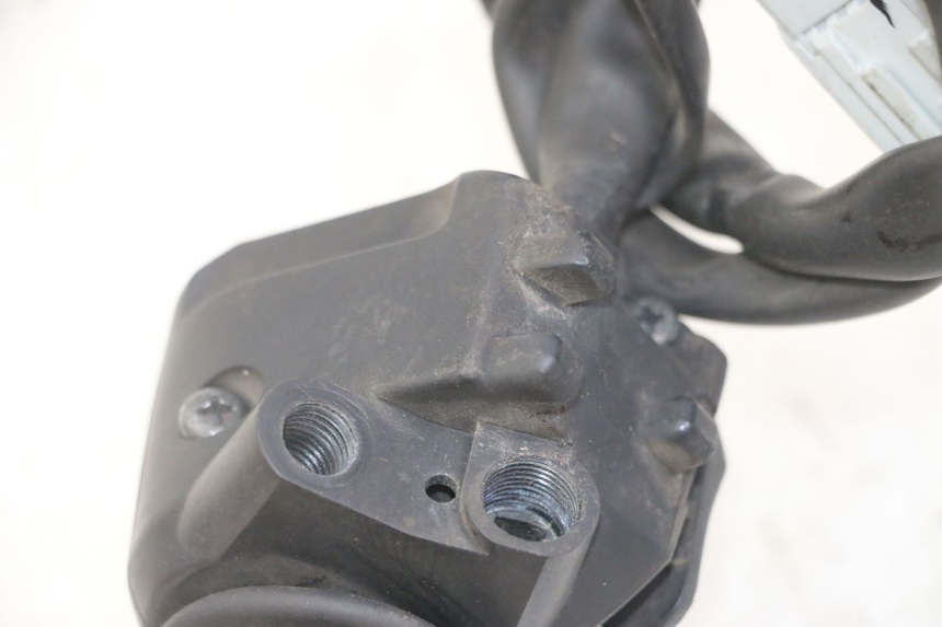 photo de COMMUTATORE DESTRO HONDA FORZA ABS 300 (2013 - 2017) - Zoom sullo stato d'uso