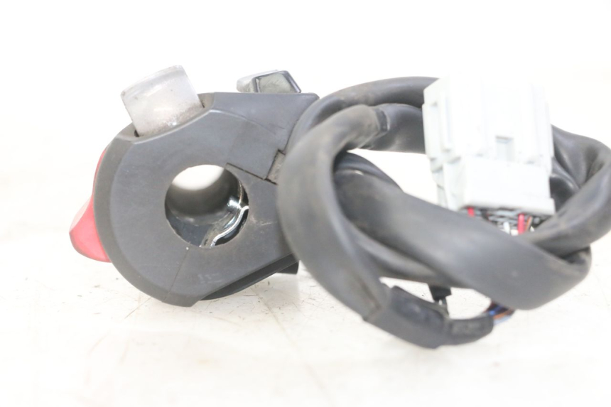 photo de COMMUTATORE DESTRO HONDA FORZA ABS 300 (2013 - 2017) - Primo piano tecnico