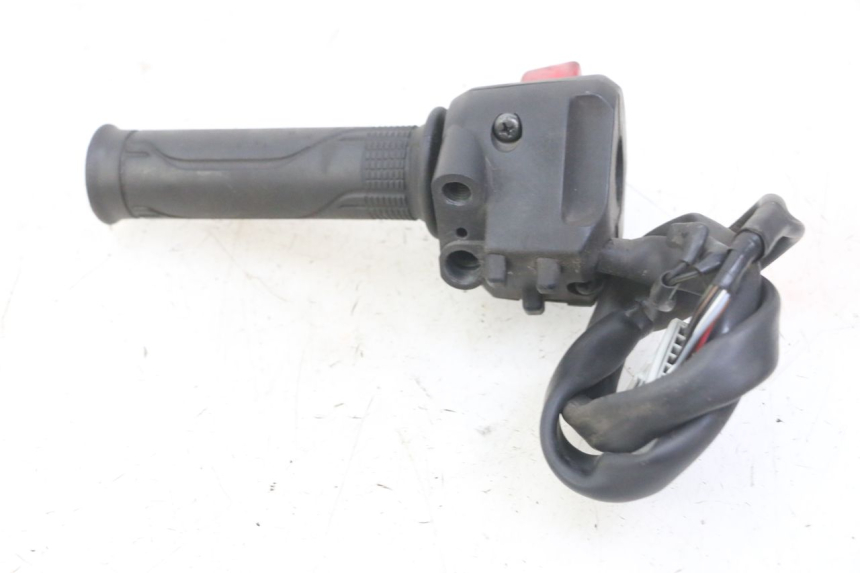 photo de COMMUTATORE DESTRO HONDA FORZA ABS 300 (2013 - 2017) - Dettagli dei punti di fissaggio