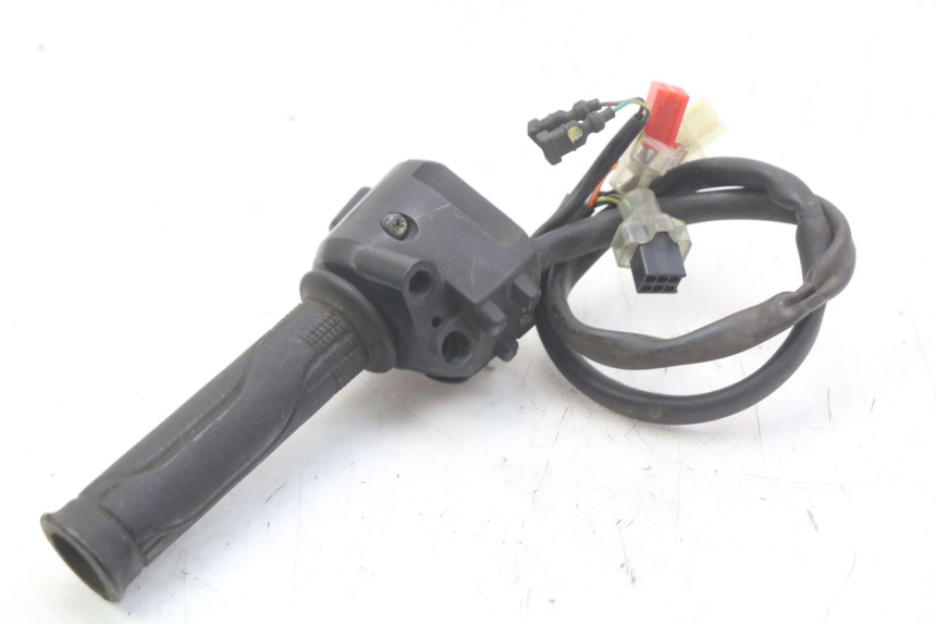 photo de MANUBRIO DESTRO HONDA FORZA 125 (2015 - 2016) - Altra angolazione