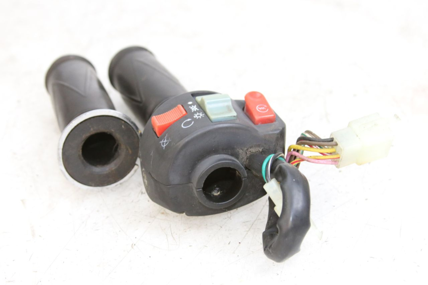 photo de COMMUTATORE DESTRO BAOTIAN FRESH 50 (2004 - 2012) - Primo piano tecnico