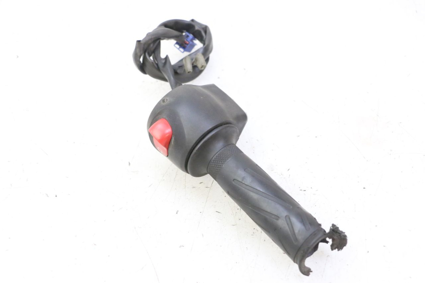 photo de COMMUTATORE DESTRO YAMAHA FZ6 N FAZER 600 (2004 - 2006) - Marcature e riferimenti originali