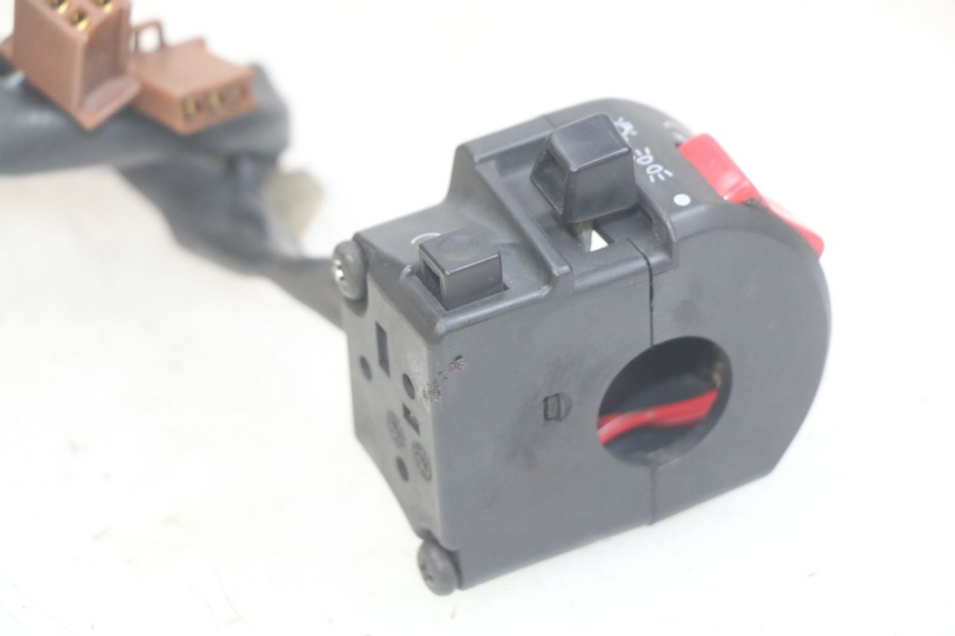 photo de MANUBRIO DESTRO YAMAHA FZS FAZER 600 (1998 - 2001) - Zoom sullo stato d'uso