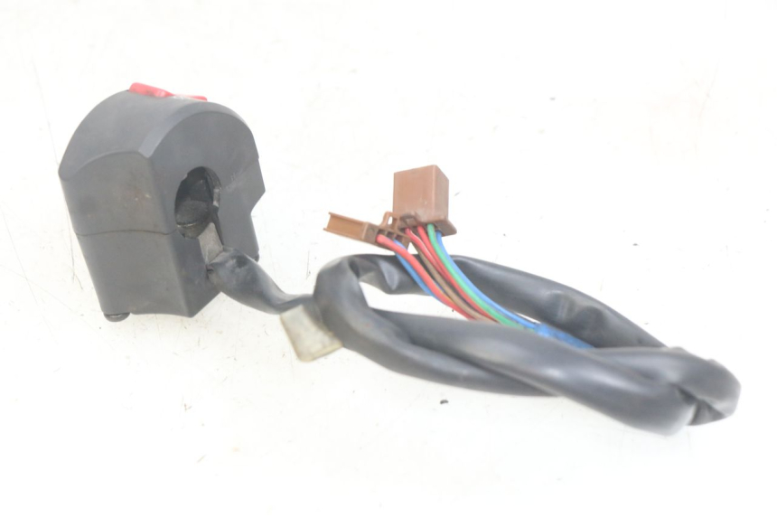 photo de MANUBRIO DESTRO YAMAHA FZS FAZER 600 (1998 - 2001) - Primo piano tecnico