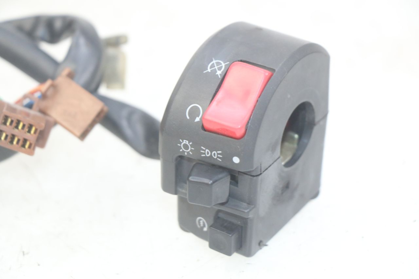 photo de MANUBRIO DESTRO YAMAHA FZS FAZER 600 (1998 - 2001) - Dettagli dei punti di fissaggio