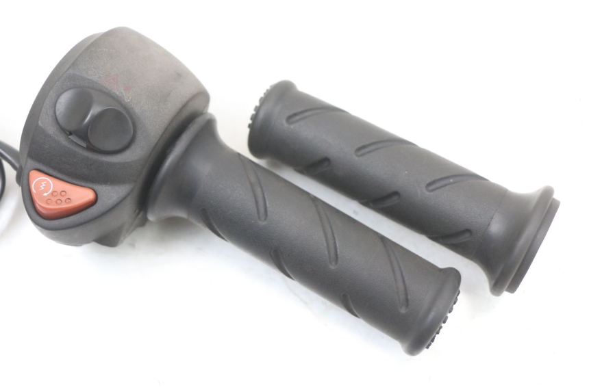 photo de COMMUTATORE DESTRO PEUGEOT GEOPOLIS RS 125 (2007 - 2009) - Dettaglio del componente