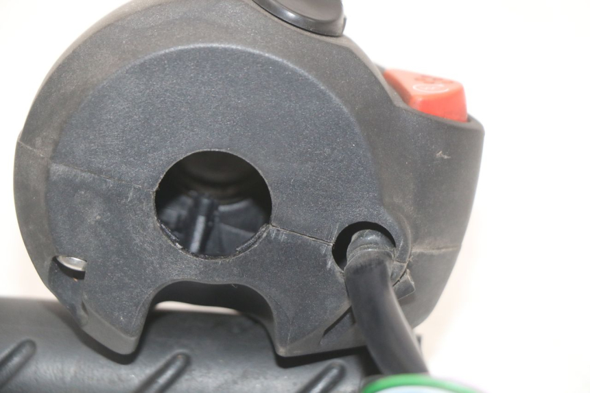 photo de COMMUTATORE DESTRO PEUGEOT GEOPOLIS RS 125 (2007 - 2009) - Primo piano tecnico