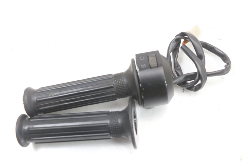 photo de COMANDO DESTRO HYOSUNG GF 125 (2001 - 2005) - Primo piano tecnico