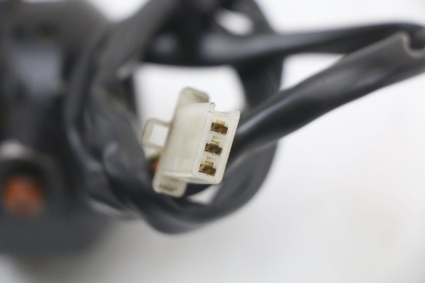 photo de COMANDO DESTRO HYOSUNG GF 125 (2001 - 2005) - Stato della superficie e materiale