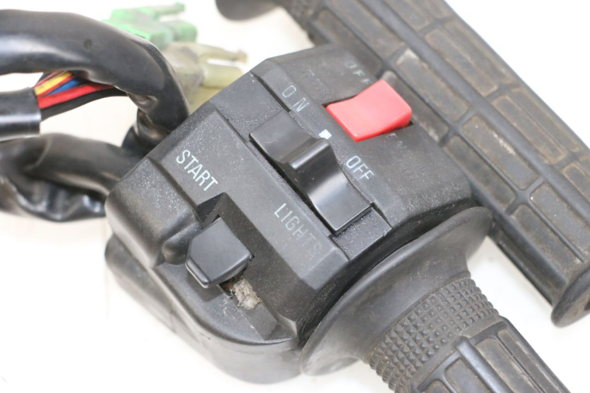 photo de COMMUTATORE DESTRO KAWASAKI GPX R WARBIRD 600 (1988 - 1993) - Primo piano tecnico