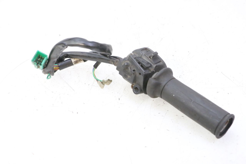 photo de COMMUTATORE DESTRO KYMCO GRAND DINK 125 (2008 - 2014) - Dettagli dei punti di fissaggio