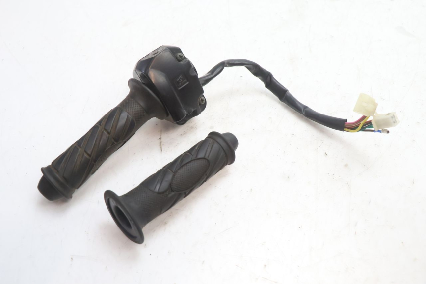 photo de MANUBRIO DESTRO TNT MOTOR GRIDO 2T 50 (2010 - 2019) - Primo piano tecnico