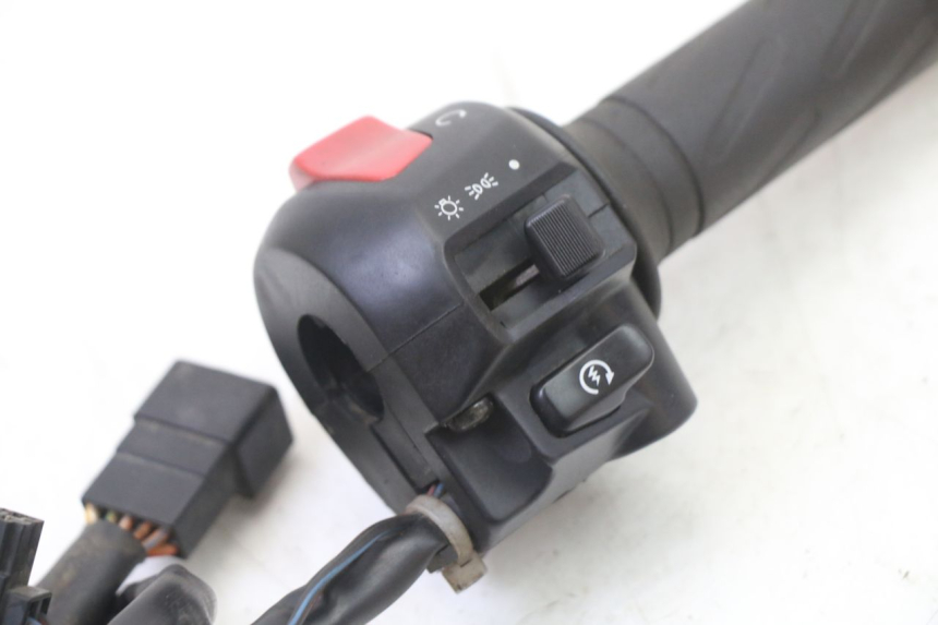 photo de COMANDO DESTRO SUZUKI GS GSE 500 (2001 - 2003) - Zoom sullo stato d'uso