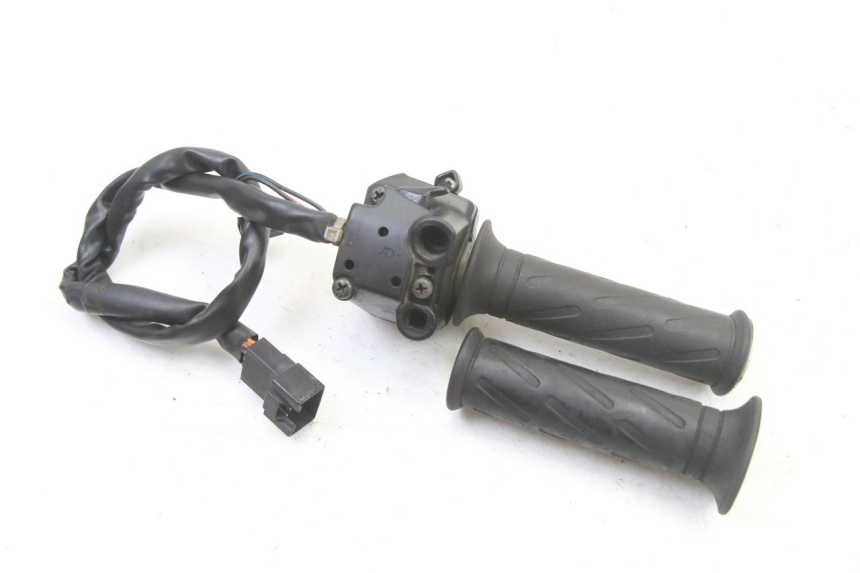 photo de COMANDO DESTRO SUZUKI GS GSE 500 (2001 - 2003) - Dettagli dei punti di fissaggio