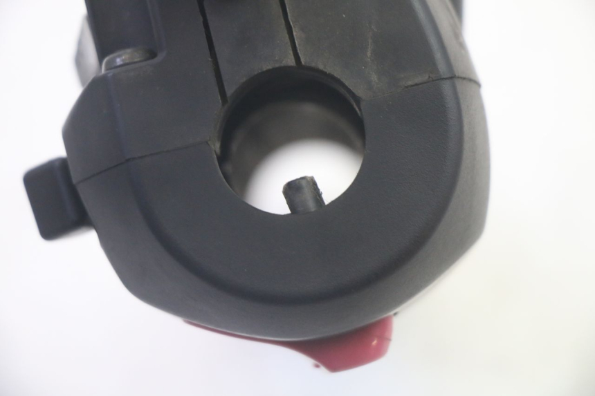 photo de MANUBRIO DESTRO SYM GTS EVO 125 (2009 - 2013) - Dettagli dei punti di fissaggio