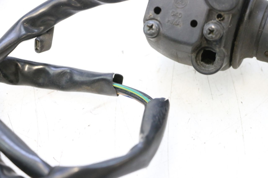 photo de MANUBRIO DESTRO SYM GTS EVO 125 (2009 - 2013) - Dettagli dei punti di fissaggio