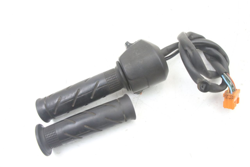 photo de MANUBRIO DESTRO HONDA FES S-WING SWING ABS 125 (2007 - 2015) - Altra angolazione