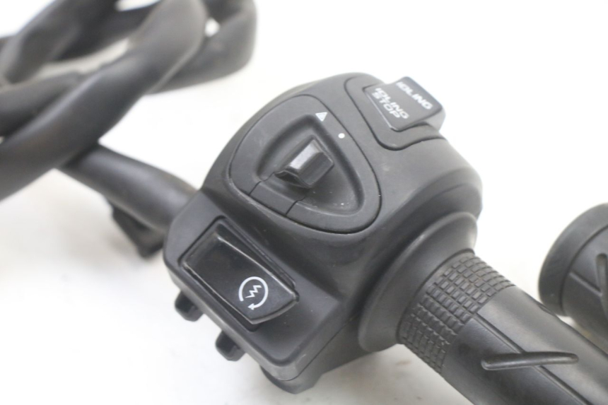 photo de Comando destro HONDA PCX (JF57/JF64) 125 (2014 - 2018) - Dettaglio del componente