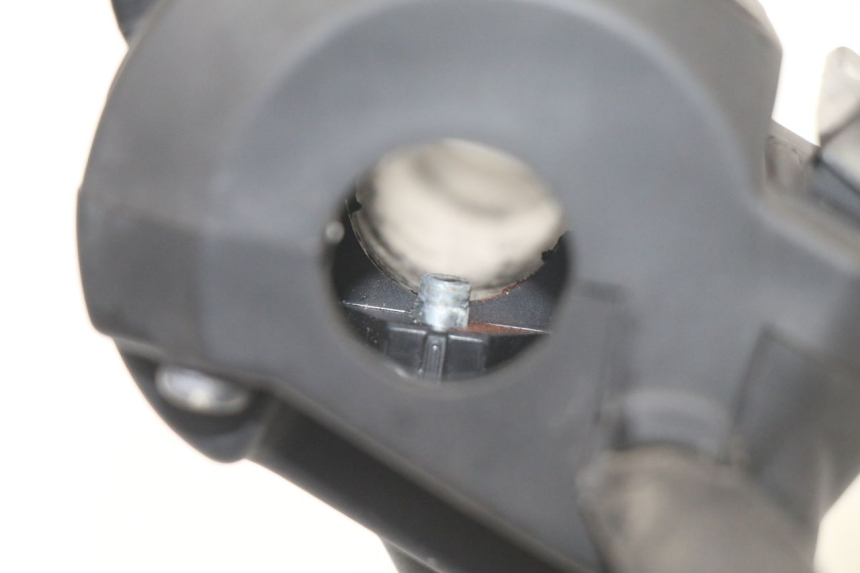 photo de Comando destro HONDA PCX (JF57/JF64) 125 (2014 - 2018) - Stato della superficie e materiale