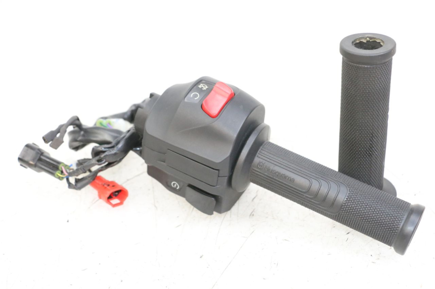 photo de COMMUTATORE DESTRO HUSQVARNA SVARTPILEN 401 (2018 - 2023) - Vista principale