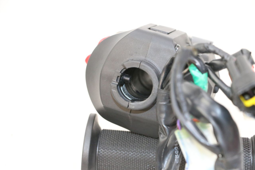 photo de COMMUTATORE DESTRO HUSQVARNA SVARTPILEN 401 (2018 - 2023) - Altra angolazione