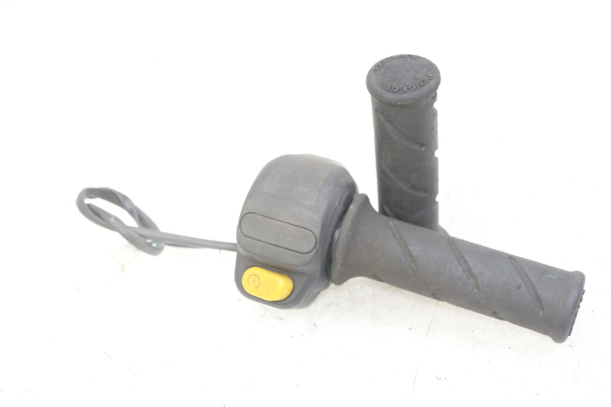 photo de COMMUTATORE DESTRO PEUGEOT JET FORCE CARBU 50 (2003 - 2016) - Vista principale