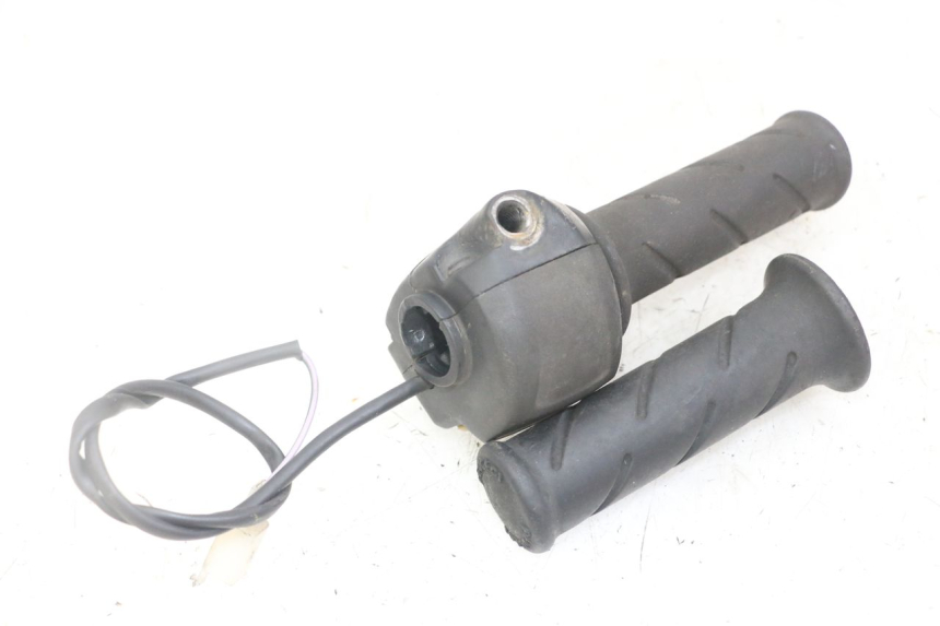 photo de COMMUTATORE DESTRO PEUGEOT JET FORCE CARBU 50 (2003 - 2016) - Zoom sullo stato d'uso